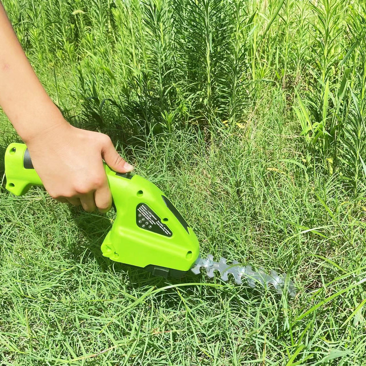 Effortless Garden Mastery with Precise Cutting Tools