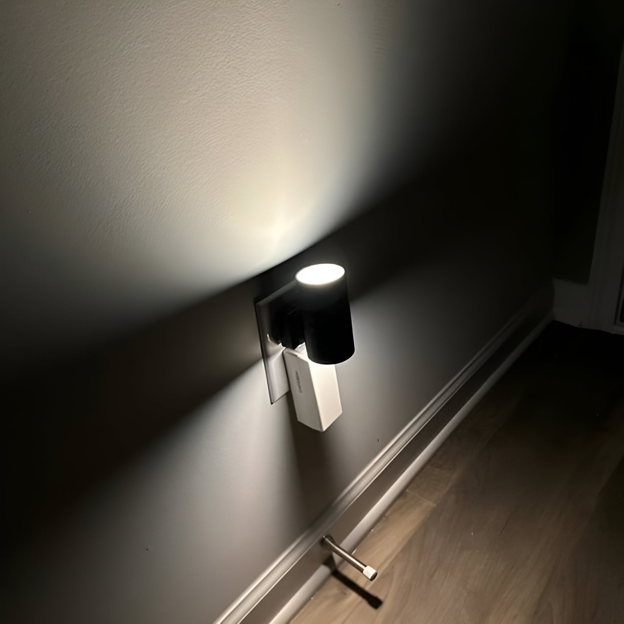 Adjustable LED Night Lamp Plug-in with Rotary Dial – Soft White Glow