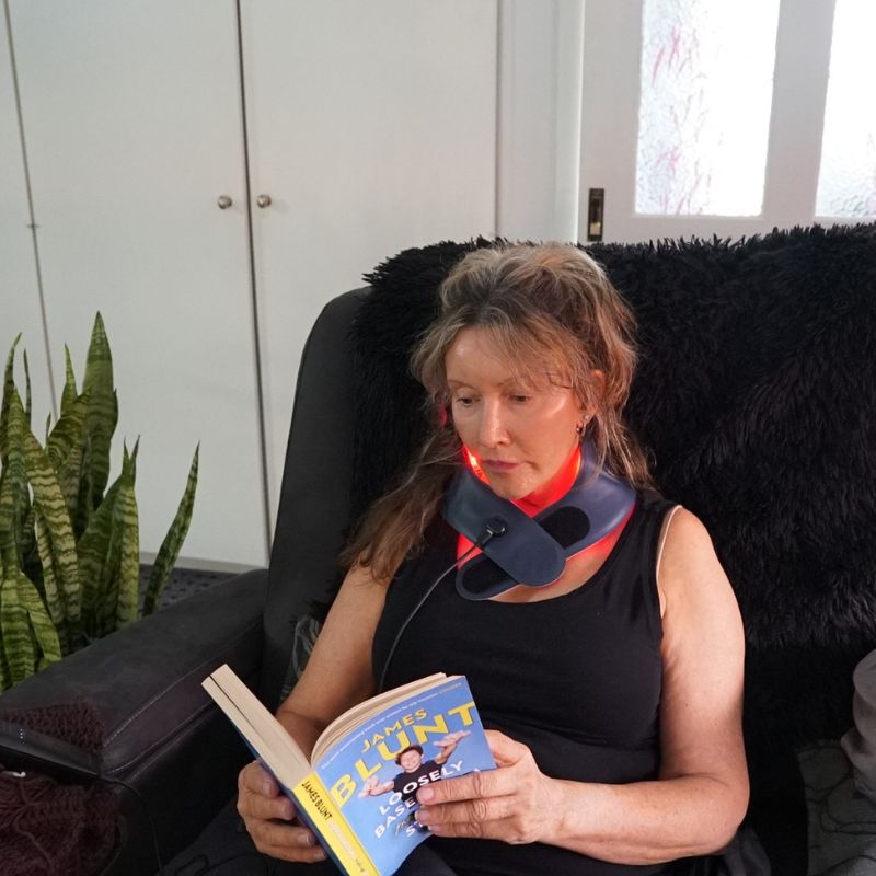 Neck-Worn Portable Red Light Therapy Device for Hands-Free Use