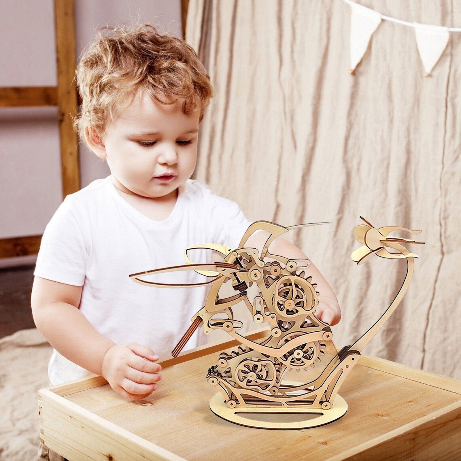 Transform Your Home with the Enchanting Dance of a Lifelike Hummingbird