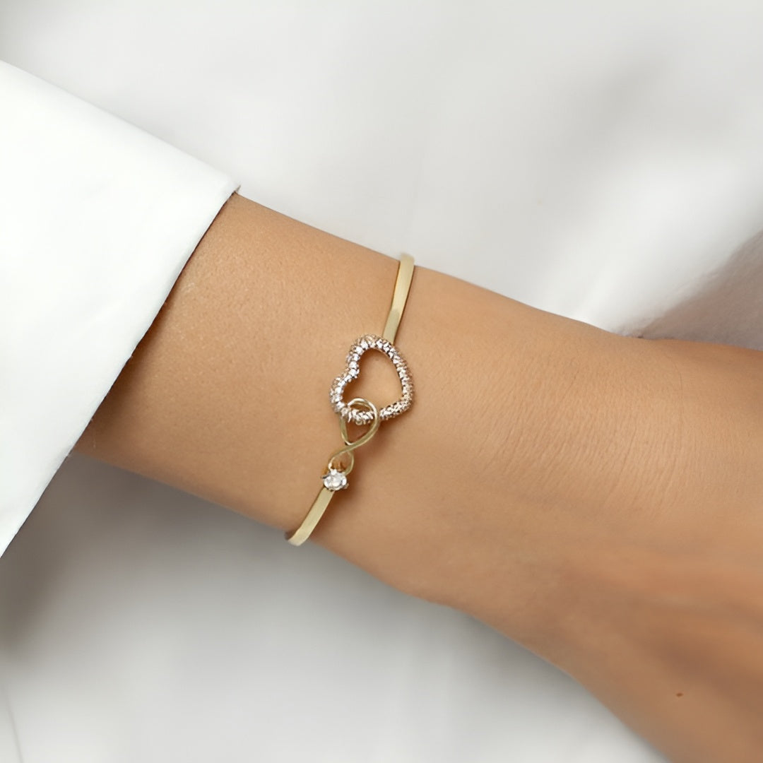 Wear the Everlasting Love that Connects Hearts Forever