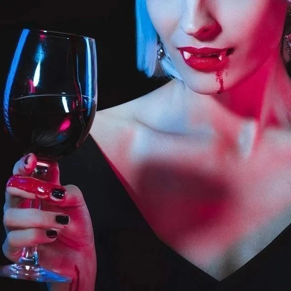 NightBite™ Retractable Fangs — Instantly Transform Your Smile into an Unforgettable Showstopper