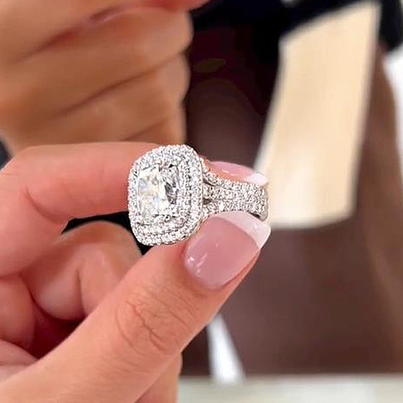 Double Halo Ring - Ignite Your Radiant Confidence with Sparkling Elegance