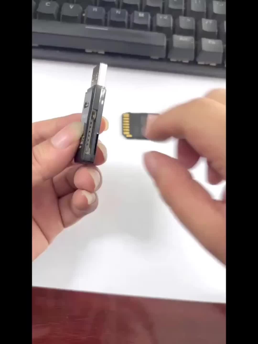SD and MicroSD Card Reader with USB 3.0 Connectivity