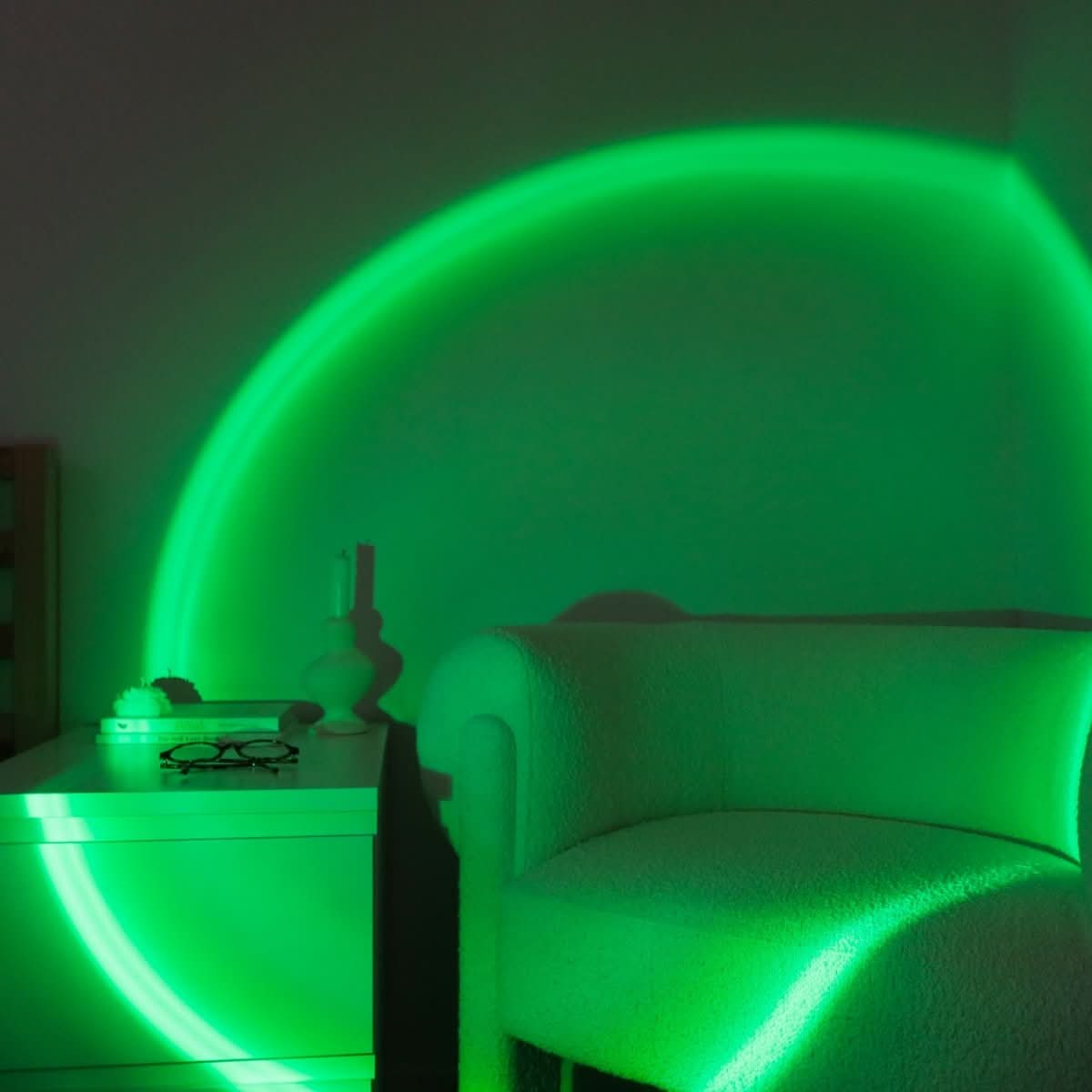 Sunset Glow Projection Lamp – 16 Color Options, 180° Swiveling Head