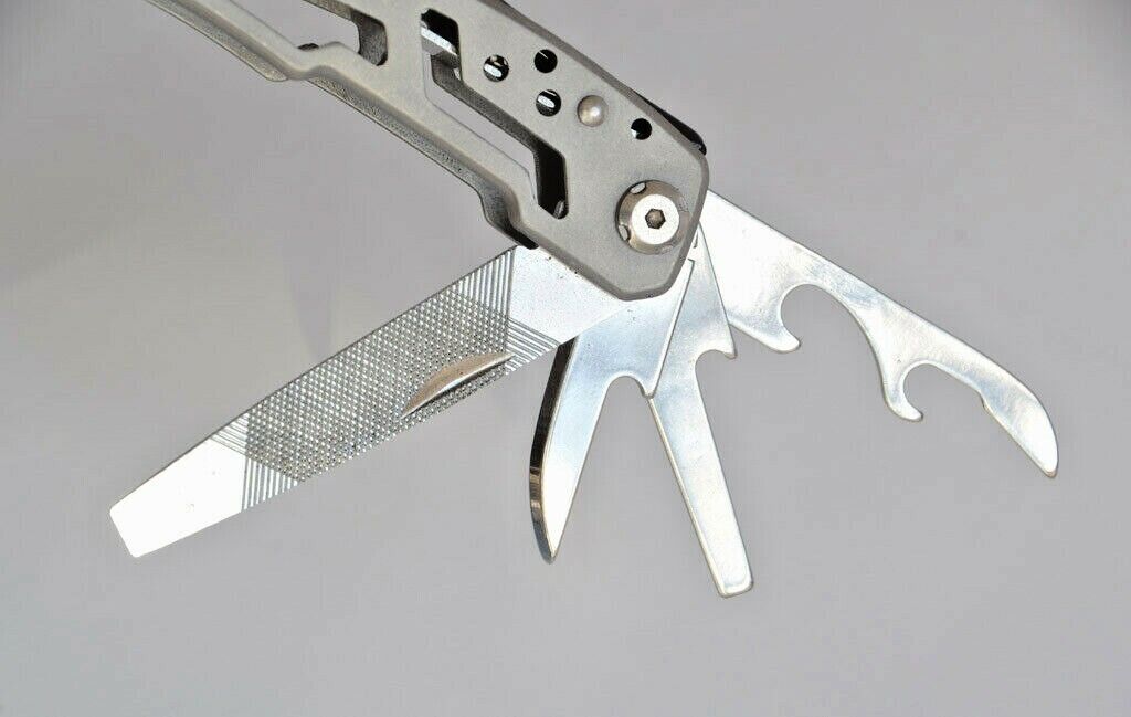 14-in-1 Outdoor Multitool – Compact and Versatile Tool for Adventures
