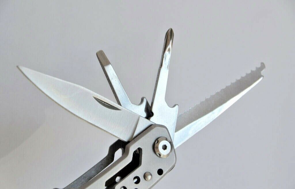 14-in-1 Outdoor Multitool – Compact and Versatile Tool for Adventures