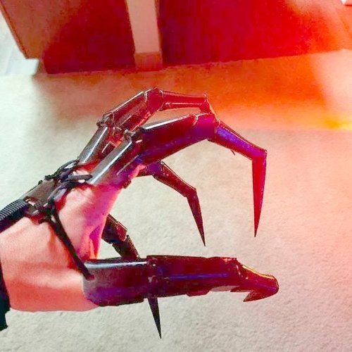 RamoraClaw™ — Transform Your Hands into Spine-Chilling, Hyper-Realistic Haunt Masters