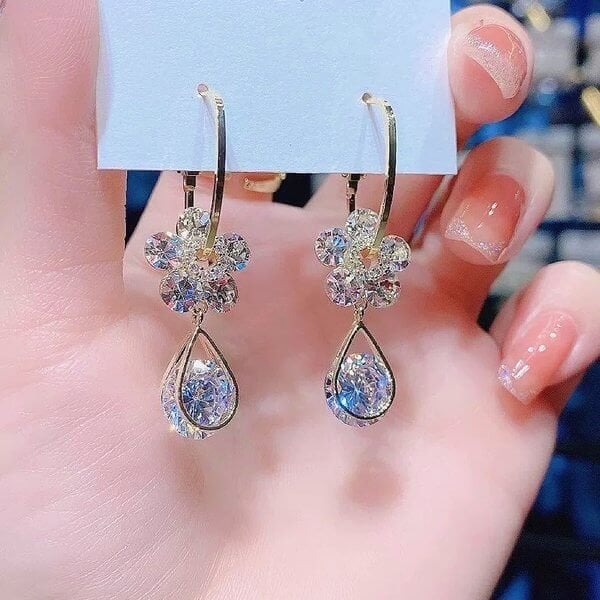 Radiant Elegance – Shine Blossom for Every Occasion