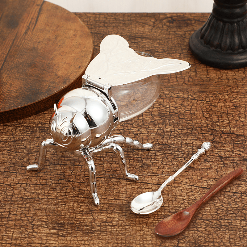 Transform Your Kitchen into a Stylish Honey Paradise Full of Charm and Order