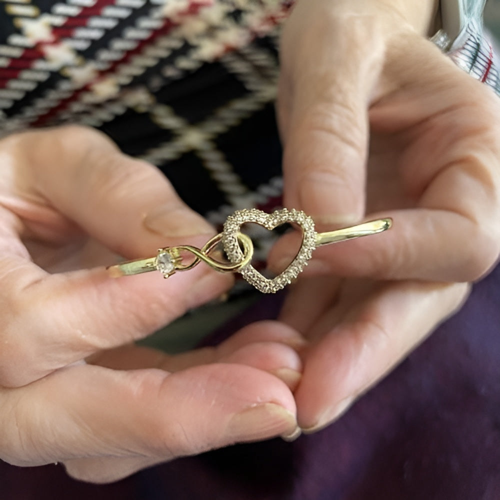 Wear the Everlasting Love that Connects Hearts Forever