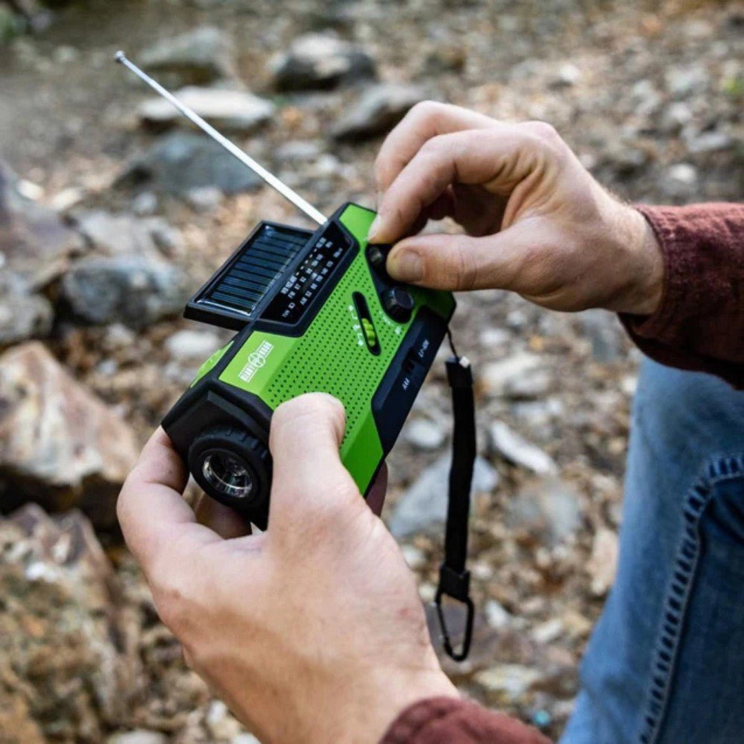 Hand Crank Weather Radio with Solar Power and 4000mAh Battery