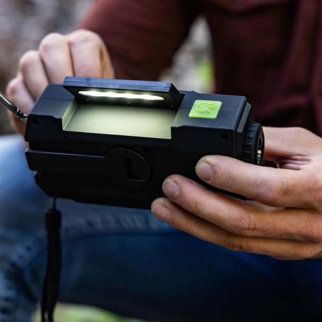 Hand Crank Weather Radio with Solar Power and 4000mAh Battery