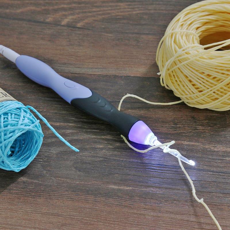 LED Crochet Hook with Ergonomic Handle – Glow Stitch Design