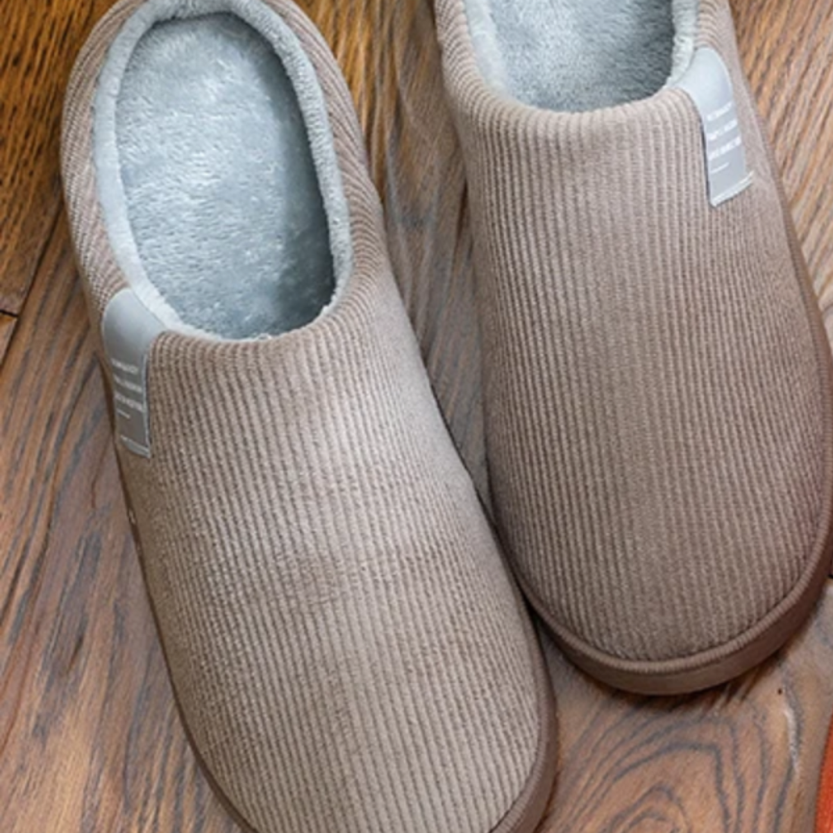 Cozy Slippers in Amber - Experience Embracing Warmth for Cold Days