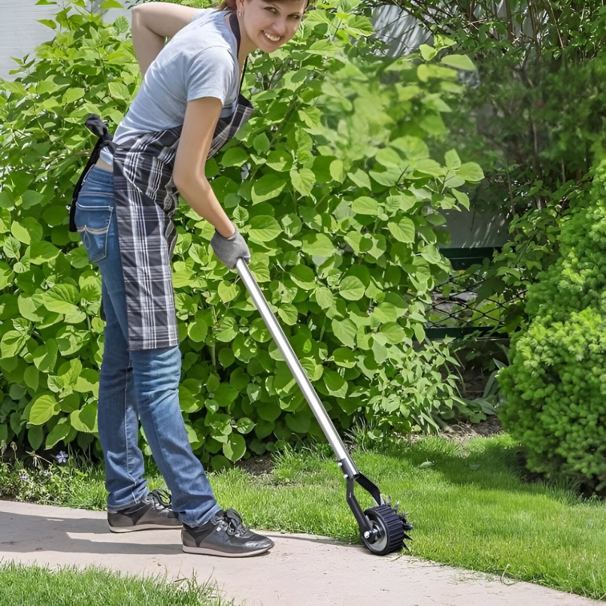 Manual Lawn Edge Cutter with Roller