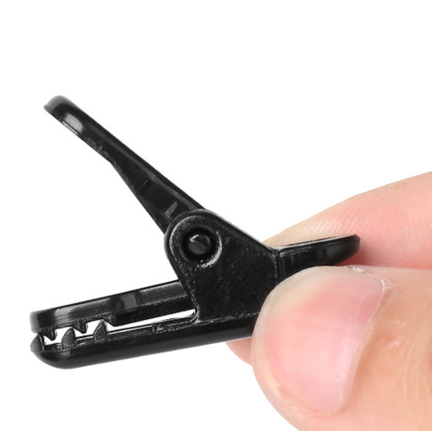 Set of Tent Clips for Outdoor Use – WindGrip Design