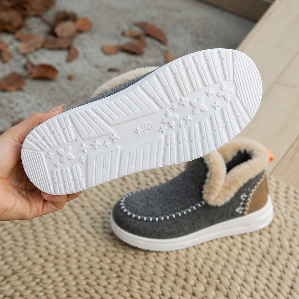StrideEase™ – Cozy Faux Fur-Lined Slip-On Winter Boots